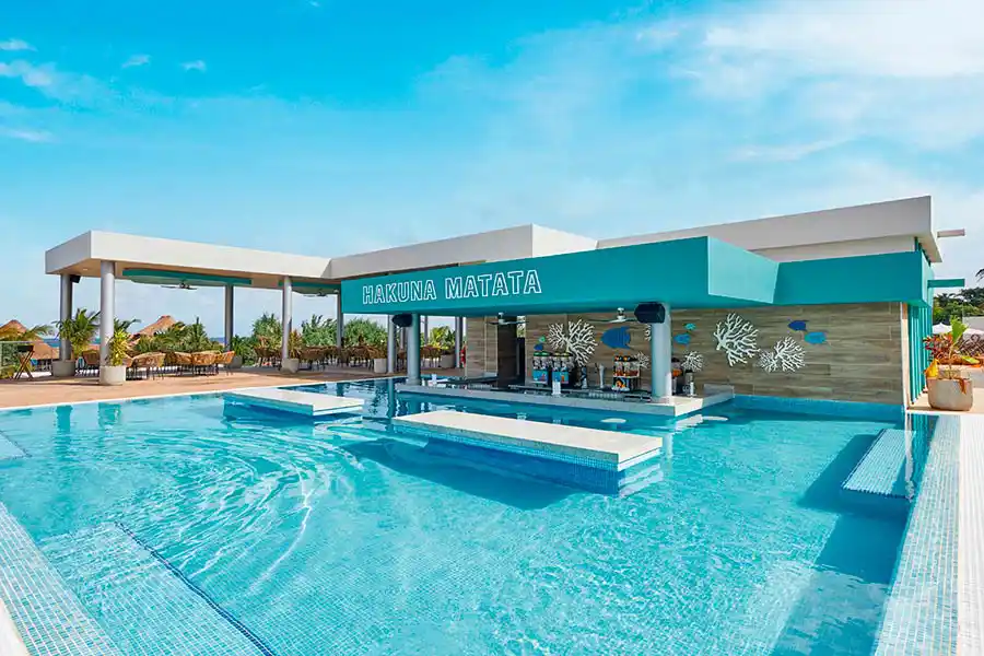 hotelsRiu-Jambo-Hotel-outdoor-pool-bar.png
