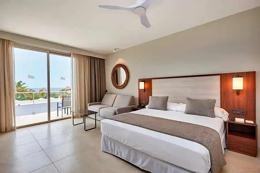 hotelsRiu-Jambo-Hotel-room.png
